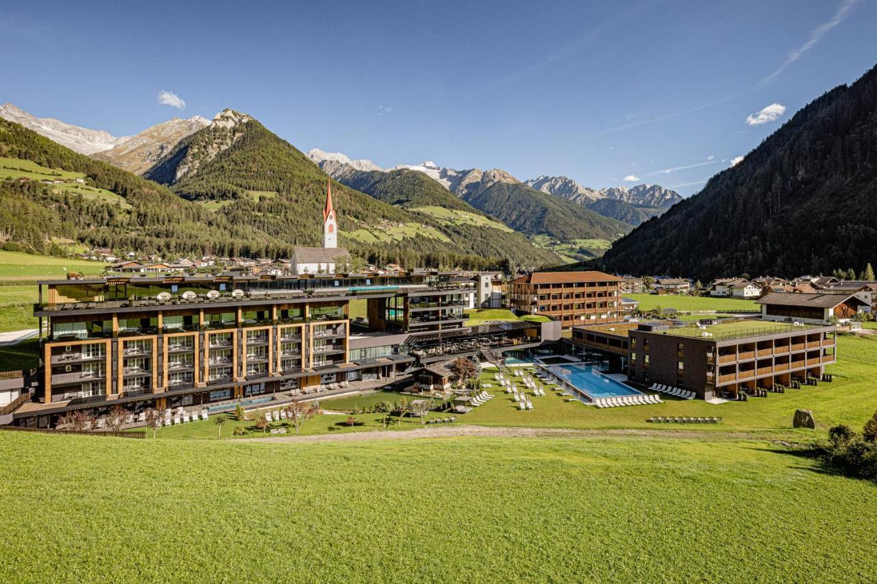 Alpine Luxury Spa Resort Schwarzenstein Lutago Exterior photo